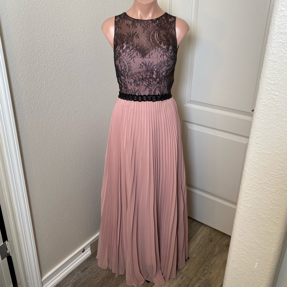 Azazie Pink Pleated bottom, Black Lace bodice, Formal Evening Dress Size 0